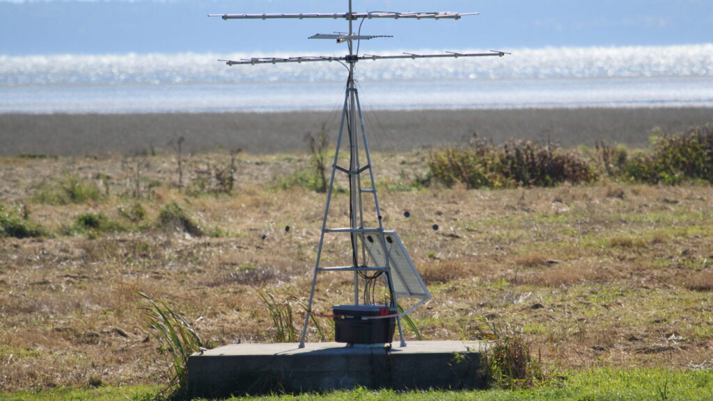 Motus wildlife tracking tower used for monitoring bird migration