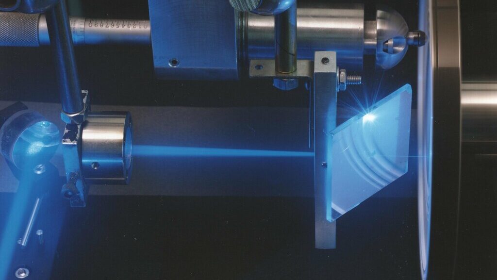 Raman spectroscopy instrument used for molecular and chemical analysis